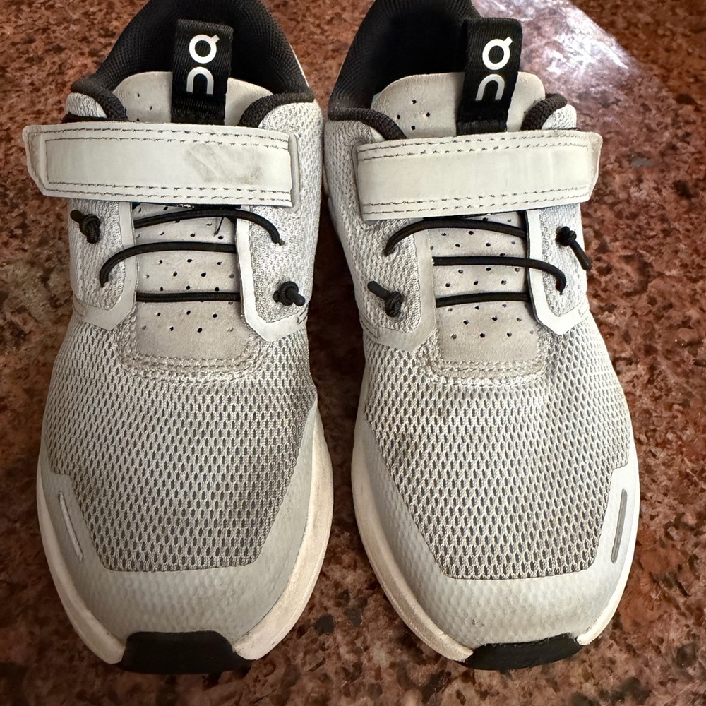 Kids cloud play running sneaker ON 11.5 M toddler GLACIER/WHITE